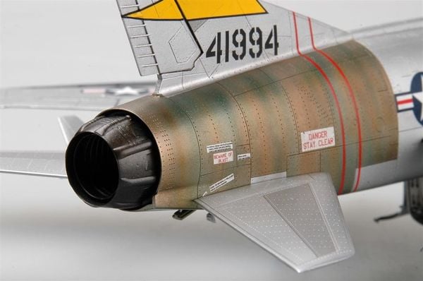 Trumpeter 02838 1/48 Ölçek, F-100C Super Sabre Savaş Uçağı Plastik Model Kiti
