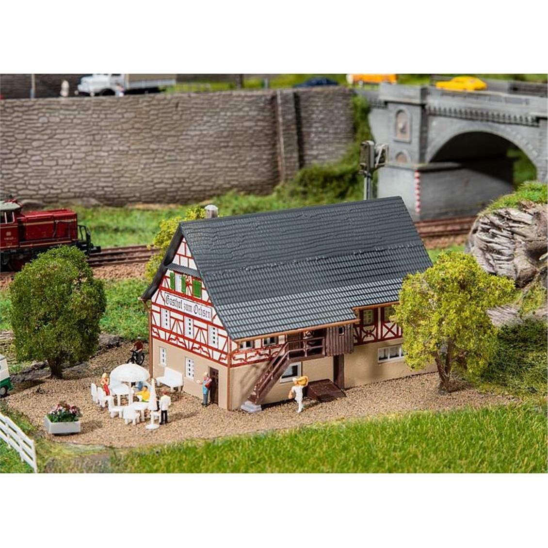 Faller 232192 1/160 Ölçek, Yatakhaneli Çiftlik Evi, Plastik Model Kiti