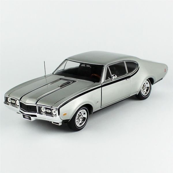 AutoWorld AMM1287 1/18 Ölçek, 1968 Oldsmobile Hurst Olds 2-Door Post (MCACN), Sergilemeye Hazır Metal Araba Modeli