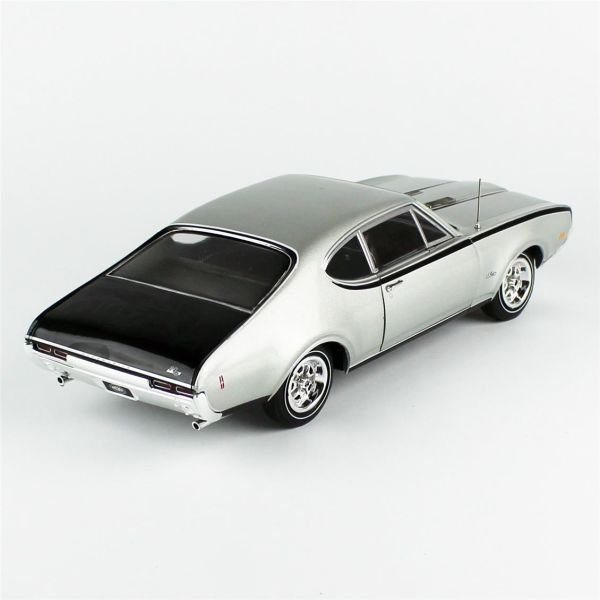 AutoWorld AMM1287 1/18 Ölçek, 1968 Oldsmobile Hurst Olds 2-Door Post (MCACN), Sergilemeye Hazır Metal Araba Modeli