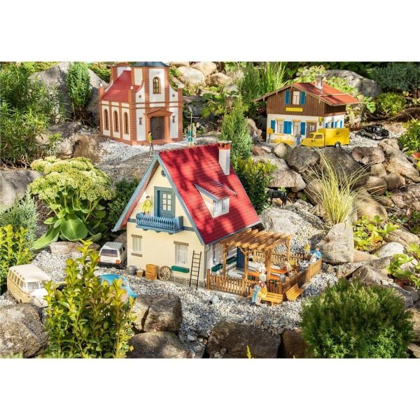 Faller 331084 1/22,5 Ölçek, Pergolalaı Müstakil Ev, Plastik Model Kiti
