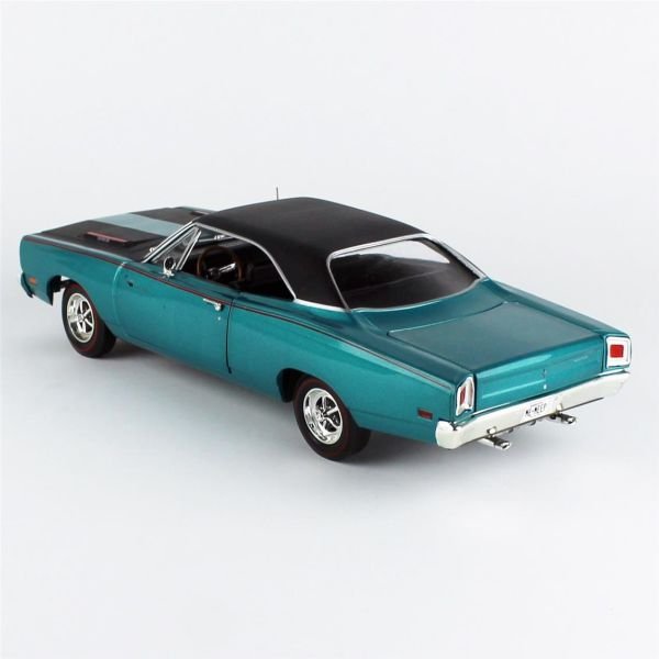 AutoWorld AMM1289 1/18 Ölçek, 1969 Plymouth Road Runner Hardtop (MCACN), Q5 Turquoise, Sergilemeye Hazır Metal Araba Modeli