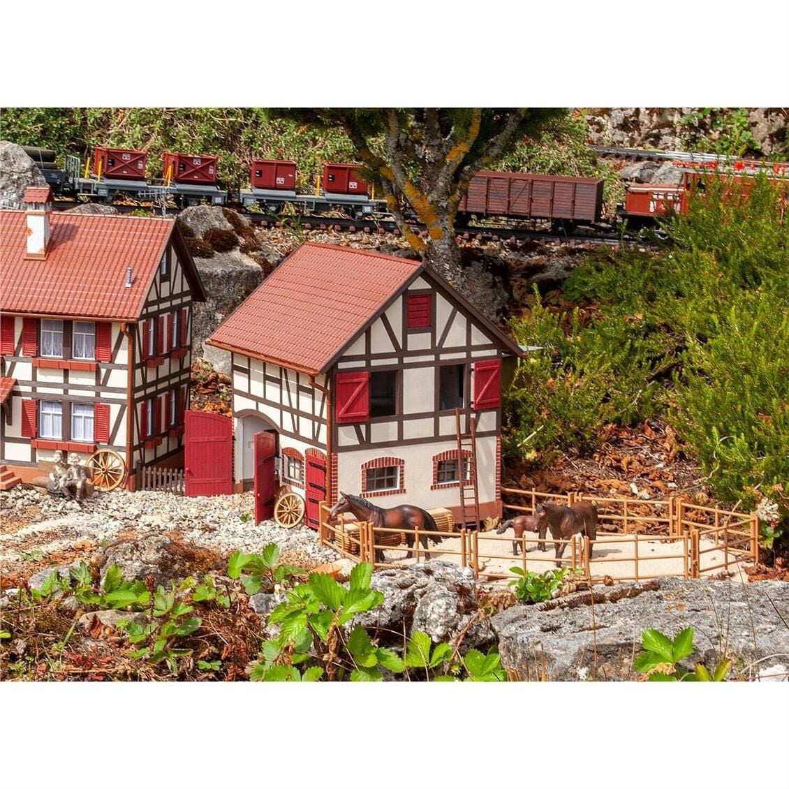 Faller 331727 1/22,5 Ölçek, Ahırlı Köy Evi, Plastik Model Kiti