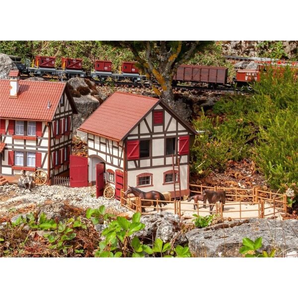 Faller 331727 1/22,5 Ölçek, Ahırlı Köy Evi, Plastik Model Kiti
