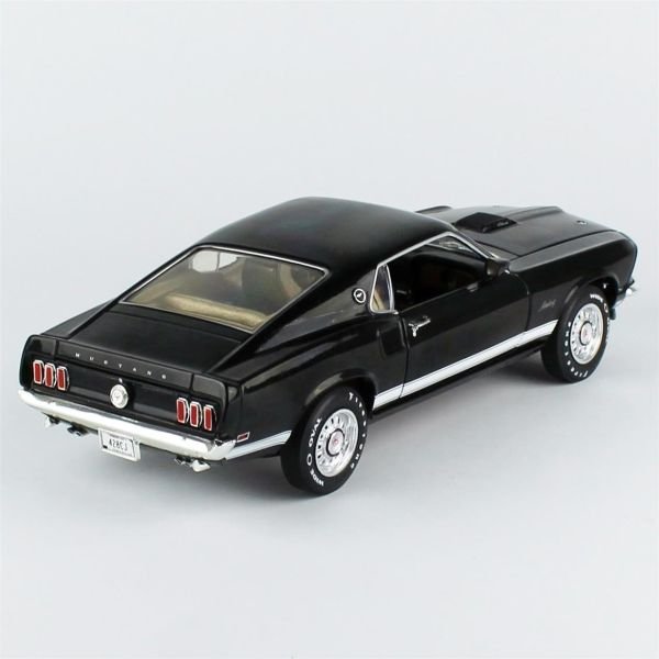 AutoWorld AMM1292 1/18 Ölçek, 1969 Mustang GT 2+2, Raven Black, Sergilemeye Hazır Metal Araba Modeli