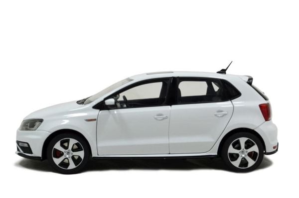 Paudi Model 2339W 1/18 Ölçek, 2015 Volkswagen Polo GTI, Beyaz, Sergilemeye Hazır Metal Araba Modeli