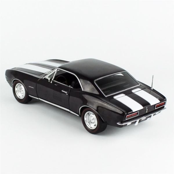 AutoWorld AMM1297 1/18 Ölçek, 1967 Chevrolet Camaro Z/28 RS (MCACN), Royal Plum, Sergilemeye Hazır Metal Araba Modeli