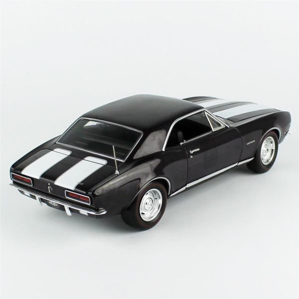 AutoWorld AMM1297 1/18 Ölçek, 1967 Chevrolet Camaro Z/28 RS (MCACN), Royal Plum, Sergilemeye Hazır Metal Araba Modeli