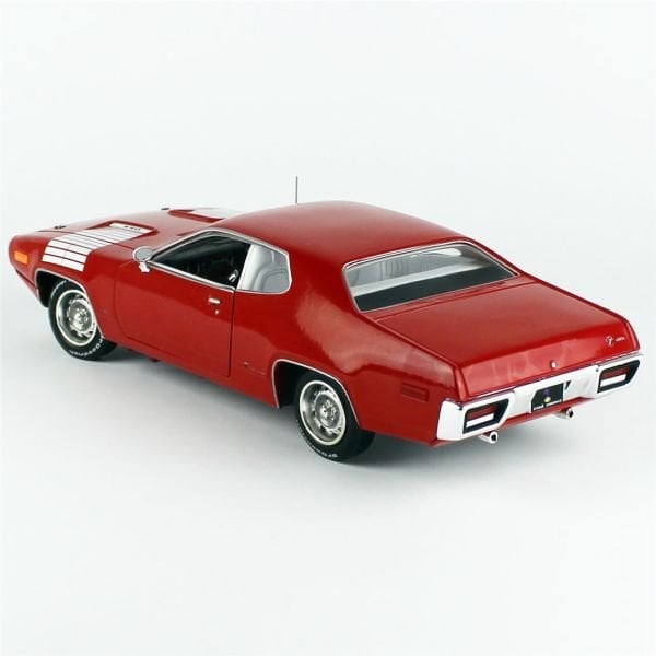 AutoWorld AMM1299 1/18 Ölçek, 1972 Plymouth Road Runner GTX, Red, Sergilemeye Hazır Metal Araba Modeli
