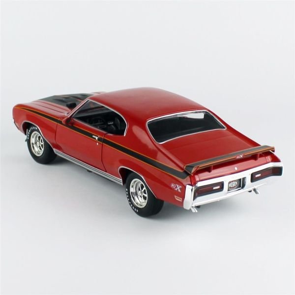 AutoWorld AMM1301 1/18 Ölçek, 1972 Buick GSX (Class of 1972 & MCACN), Fire Red, Sergilemeye Hazır Metal Araba Modeli