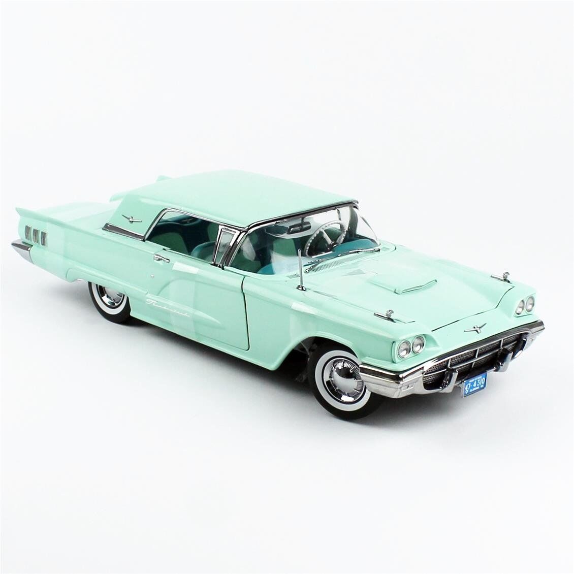 Sunstar 4310 1/18 Ölçek, 1960 Ford Thunderbird, Hard Top, Sergilemeye Hazır Metal Araba Modeli