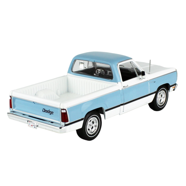 AutoWorld AMM1303 1/18 Ölçek, 1977 Dodge Adventurer Sweptline, Sergilemeye Hazır Metal Araba Modeli