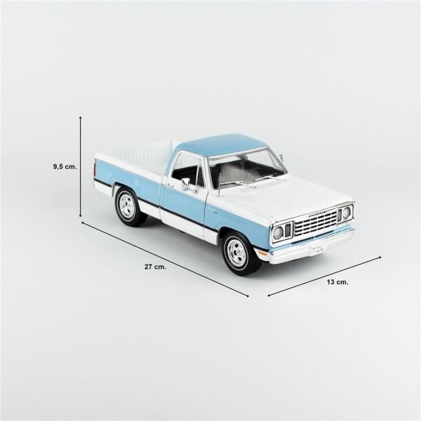 AutoWorld AMM1303 1/18 Ölçek, 1977 Dodge Adventurer Sweptline, Sergilemeye Hazır Metal Araba Modeli