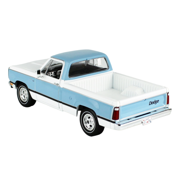 AutoWorld AMM1303 1/18 Ölçek, 1977 Dodge Adventurer Sweptline, Sergilemeye Hazır Metal Araba Modeli