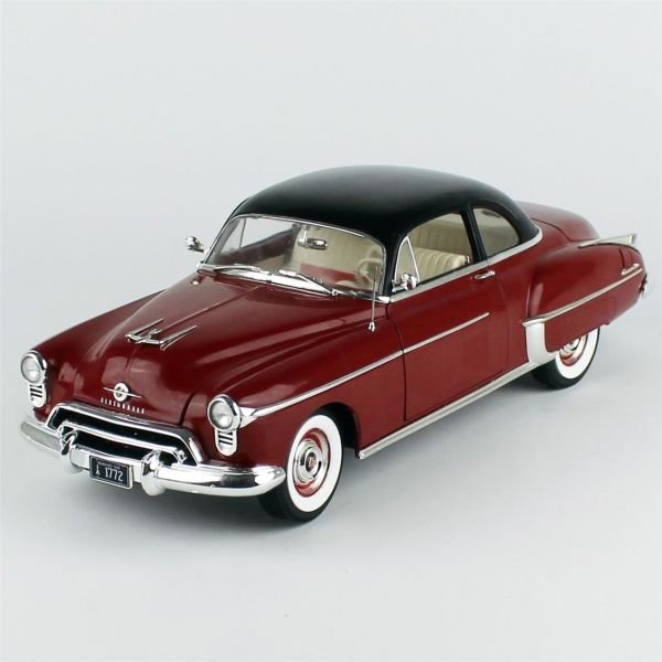 AutoWorld AMM1304 1/18 Ölçek, 1950 Oldsmobile 88 Holiday Coupe, Chariot Red, Sergilemeye Hazır Metal Araba Modeli