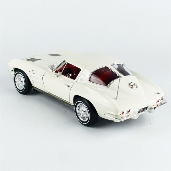AutoWorld AMM1308 1/18 Ölçek, 1963 Chevrolet Corvette Split Window Coupe (MCACN), Ermine White, Sergilemeye Hazır Metal Araba M