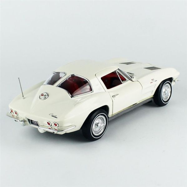 AutoWorld AMM1308 1/18 Ölçek, 1963 Chevrolet Corvette Split Window Coupe (MCACN), Ermine White, Sergilemeye Hazır Metal Araba M