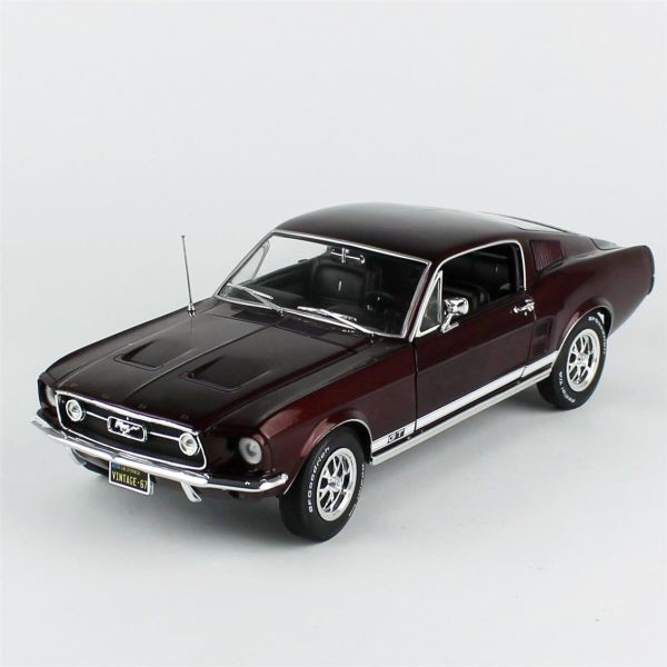 AutoWorld AMM1309 1/18 Ölçek, 1967 Ford Mustang GT 2+2, Burgundy, Sergilemeye Hazır Metal Araba Modeli