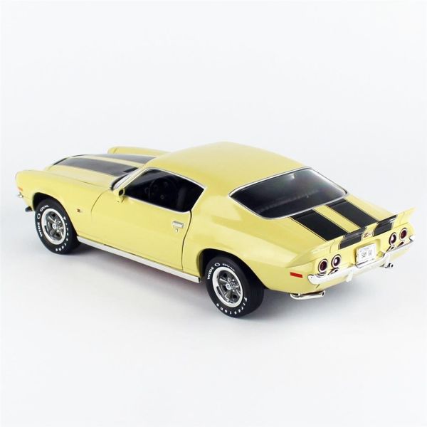 AutoWorld AMM1311 1/18 Ölçek, 1972 Chevrolet Camaro Z/28 RS, Cream Yellow, Sergilemeye Hazır Metal Araba Modeli