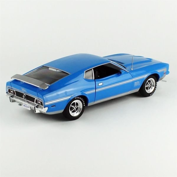 AutoWorld AMM1314 1/18 Ölçek, 1972 Ford Mustang Mach 1, Grabber Blue, Sergilemeye Hazır Metal Araba Modeli