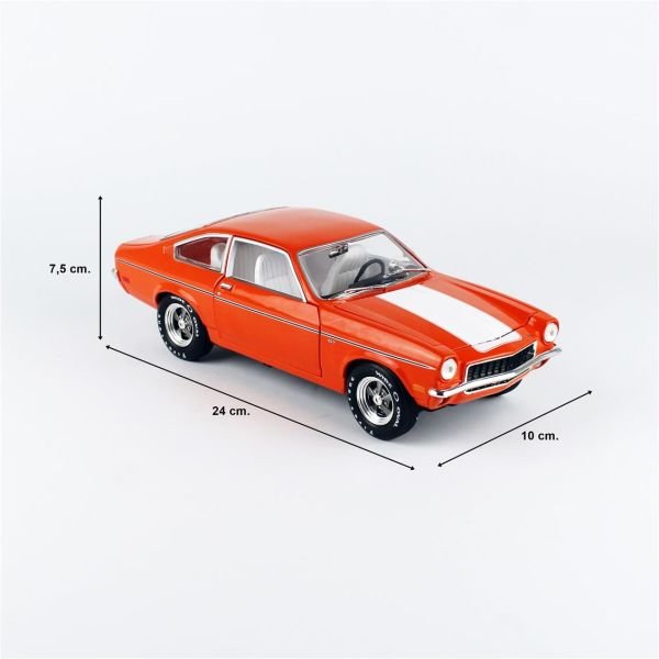AutoWorld AMM1319 1/18 Ölçek, 1973 Chevrolet Vega GT (Class of 1973), Bright Orange, Sergilemeye Hazır Metal Araba Modeli