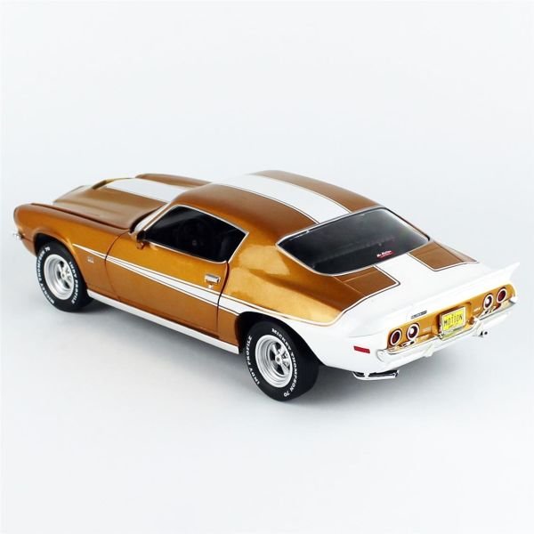 AutoWorld AMM1321 1/18 Ölçek, 1973 Chevy Camaro Baldwin, Motion Class, Sergilemeye Hazır Metal Araba Modeli