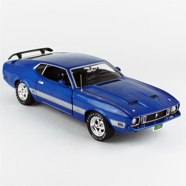 AutoWorld AMM1323 1/18 Ölçek, 1973 Ford Mustang Mach 1 (Class of 1973), Blue Glow, Sergilemeye Hazır Metal Araba Modeli