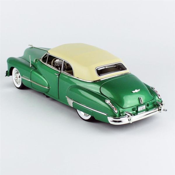 AutoWorld AW315 1/18 Ölçek, 1947 Cadillac Series 62 Cabriolet, Ardsley Green, Sergilemeye Hazır Metal Araba Modeli
