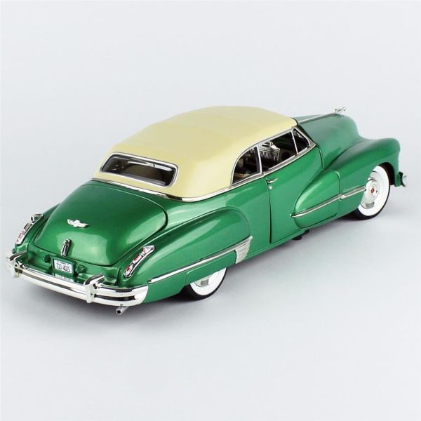 AutoWorld AW315 1/18 Ölçek, 1947 Cadillac Series 62 Cabriolet, Ardsley Green, Sergilemeye Hazır Metal Araba Modeli