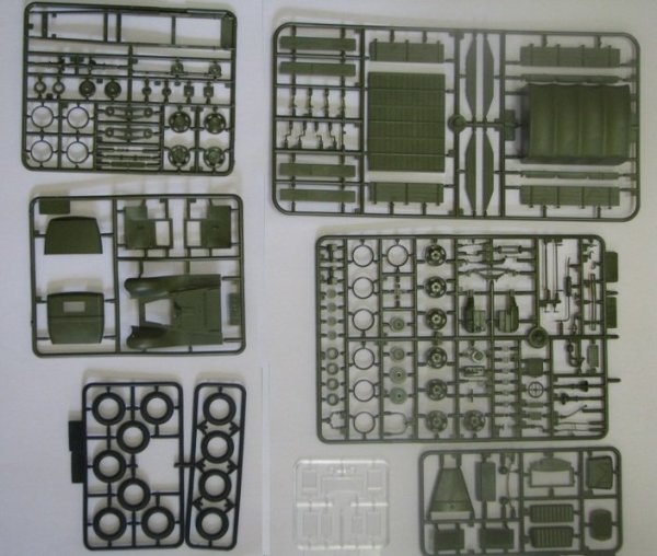 1/35 GAZ-AAA Soviet Truck (3-axle)