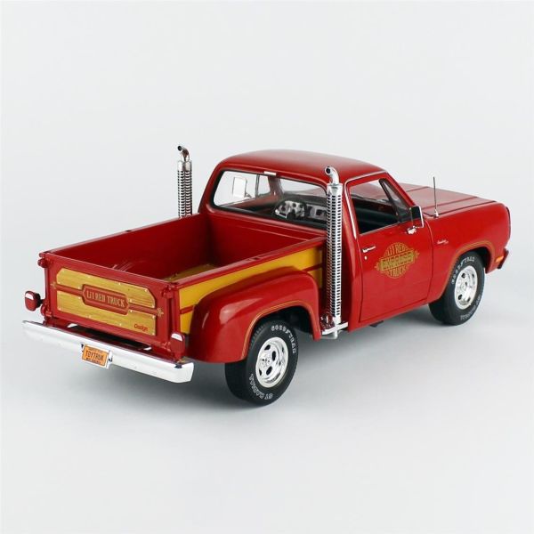 AutoWorld AW319 1/18 Ölçek, 1979 Dodge Ut-line Pickup, L'il Red Truck, Sergilemeye Hazır Metal Araba Modeli