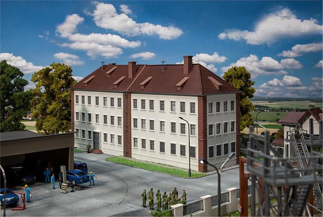 Faller 144101 1/87 Ölçek, 3 Katlı Bina, Plastik Model Kiti