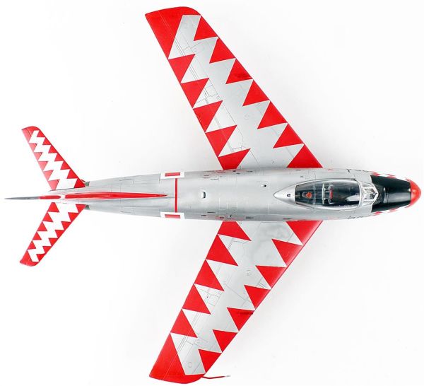 QD164 1/48 Ölçek, F-86E Sabre (Yarasalar) Sergilemeye Hazır Plastik Savaş Uçağı Modeli