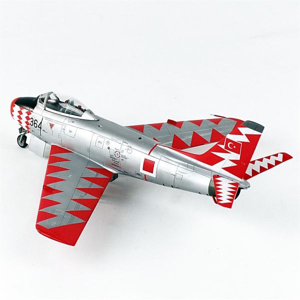 QD164 1/48 Ölçek, F-86E Sabre (Yarasalar) Sergilemeye Hazır Plastik Savaş Uçağı Modeli