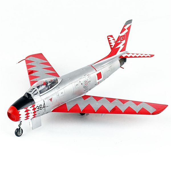 QD164 1/48 Ölçek, F-86E Sabre (Yarasalar) Sergilemeye Hazır Plastik Savaş Uçağı Modeli