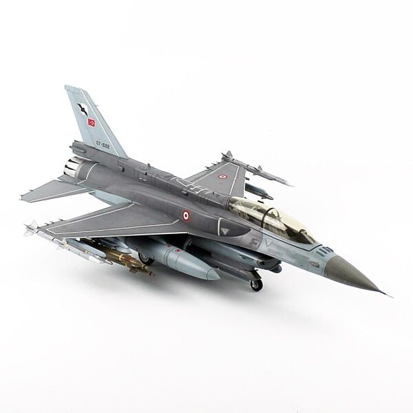 QD606 1/32 Ölçek, F-16D Savaşan Şahin, Yarasa Kartal- Bandırma, Sergilemeye Hazır Plastik Uçak Modeli