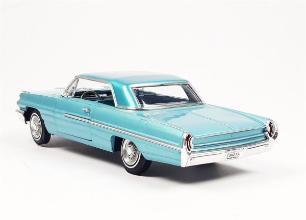 AutoWorld AMM1212 1/18 Ölçek, 1962 Pontiac Royal Bobcat Catalina, Aquamarine, Sergilemeye Hazır Metal Araba Modeli