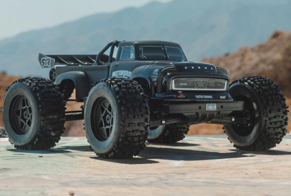 ARRMA 1/8 NOTORIOUS 6S V6 4X4 RTR Brushless Stunt Truck