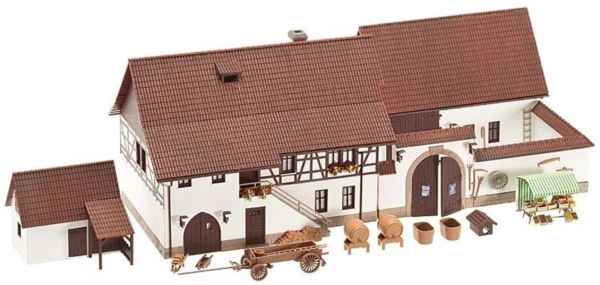 Faller 130372 1/87 Ölçek, Avlulu Çiftlik Evi ve Müştemilatı, Plastik Model Kiti
