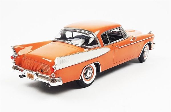 AutoWorld AW270 1/18 Ölçek, 1957 Studebaker Golden Hawk, Coppertone & White, Sergilemeye Hazır Metal Araba Modeli