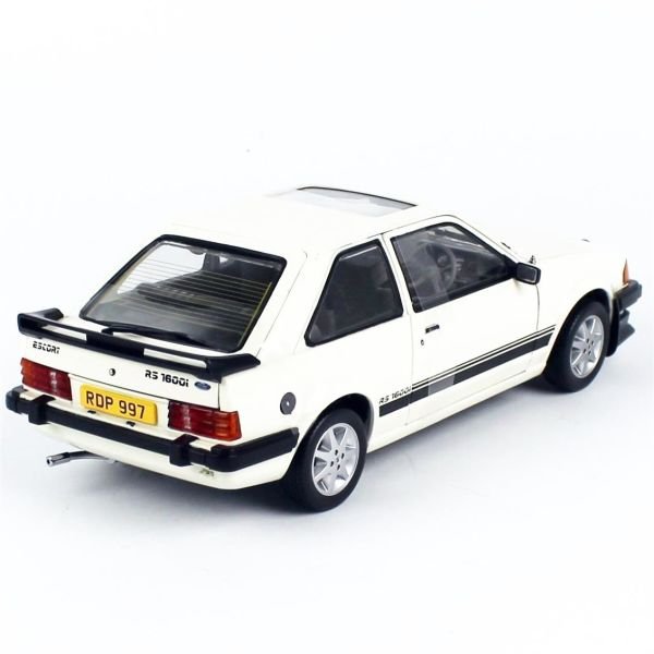 Sunstar 4997R 1/18 Ölçek, 1984 Ford Escort RS1600i, Diamond White (RHD), Sergilemeye Hazır Metal Ralli Araba Modeli