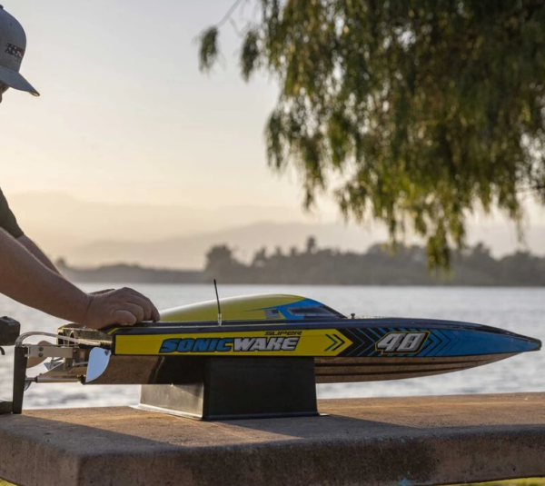 Pro Boat Super Sonicwake 48'' 8S Self-Righting Brushless Deep-V RTR