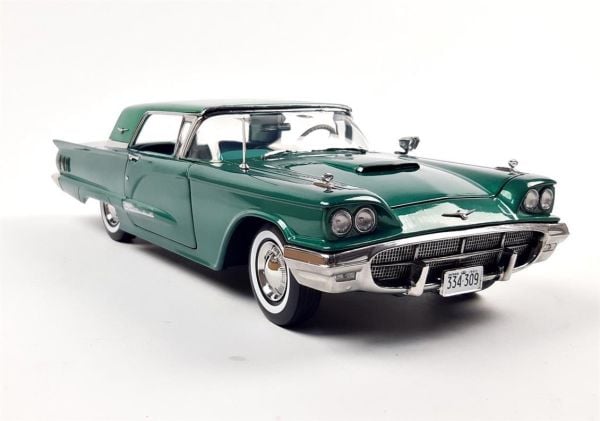 Sunstar 4309 1/18 Ölçek, 1960 Ford Thunderbird, Hard Top, Yeşil, Sergilemeye Hazır Metal Araba Modeli