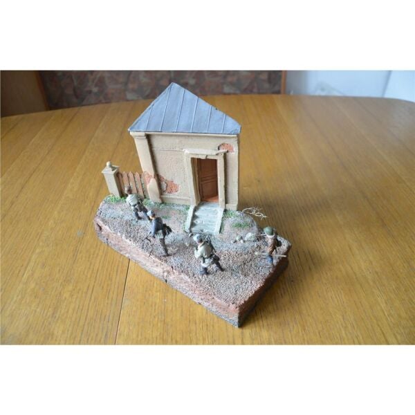 Dragon 6095 1/35 Ölçek, 3. SS Tank Tümeni TOTENKOPF, (Budapeşte 1945) Figürleri Plastik Model Kiti