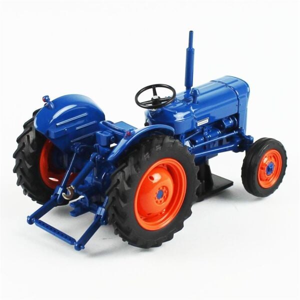 Universal Hobbies UH6273 1/32 Ölçek, Fordson Super Dexta (1962) Traktör, Sergilemeye Hazır Tarımsal Makine Modeli