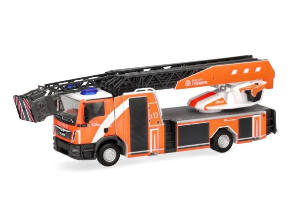 Herpa 098090 1/87 Ölçek, MAN TGM DLK, Döner Tablalı Yangın Merdivenli İtfaiye Aracı (Berlin İtfaiyesi) Sergilemeye Hazır Model