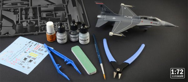 F-16 C/D Night Falcon - Complete Set For Modeling - Starter kit