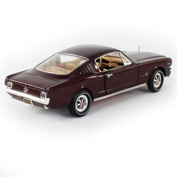AutoWorld AMM1248 1/18 Ölçek, 1965 Ford Mustang 2+2, Vintage Burgundy, Sergilemeye Hazır Metal Araba Modeli