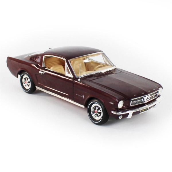 AutoWorld AMM1248 1/18 Ölçek, 1965 Ford Mustang 2+2, Vintage Burgundy, Sergilemeye Hazır Metal Araba Modeli
