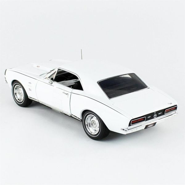Autoworld AMM1261 1/18 Ölçek, 1967 Chevy Camaro HT MCACN, White, Sergilemeye Hazır Metal Araba Maketi